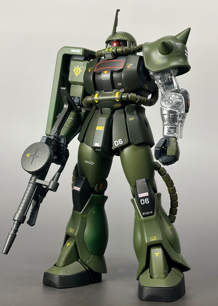 MG 量産型ザクVer.2.0をリアルタイプカラーに全塗装。専用デカールを使って旧キットをオマージュしました。