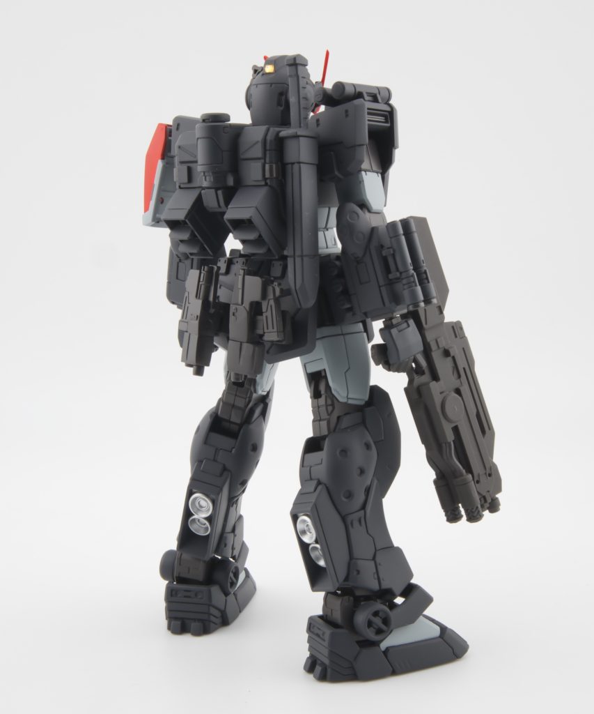 RG機はヒートナイフを装備してないようなのですがカッコいいし装備させてみました。反対側にはショート・ビームライフルをマウント出来るようにしました。