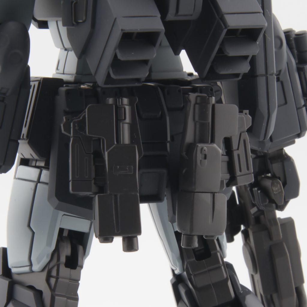 ハンドビームガンは万博ガンダムのビーム溶接ガンをベースに作成。アップで撮ると適当さが目立ちます😅折りたたんでリアスカートにマウント可能です。