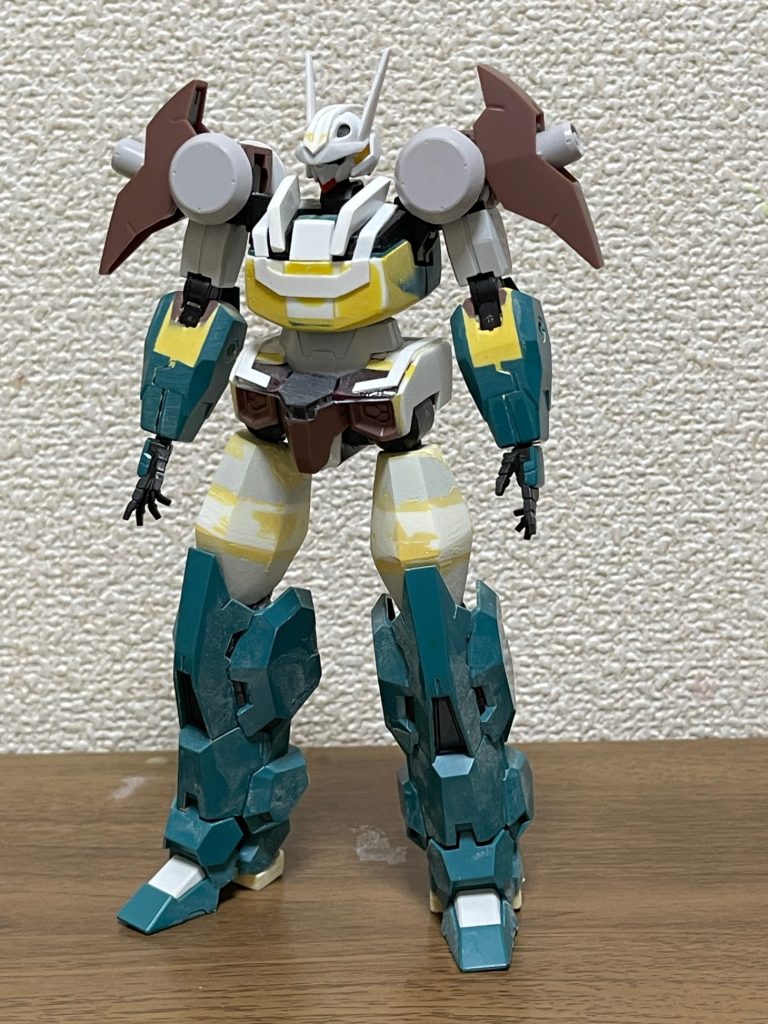 はい、作成風景です、今回のとっかかりですが、ウルの腕ってバイカンフーみたいよなー、になりますwいつもの病気です。ミキシングとしては腰回りをソーンの胸で作ったり、太ももを12mmほど延長させるのが結構時間掛かりましたね。あと顔もそれっぽく見せれるようにジャンク品やプラ板で改修してます。