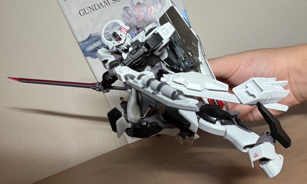 ビームブレイド + ヒートナイフプロトガーディアンのビットを分離し、ビームブレイドを展開した形態。機動力と戦闘能力を両立しています。背中にマウントされた実体剣を併用して、二刀流で戦うこともできます。