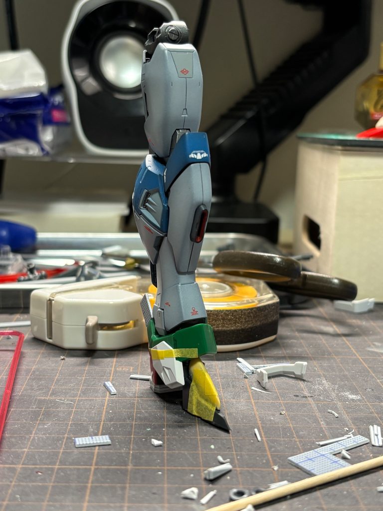 脚部はリナーシタやらエクリプスのものをパテで加工してます！
