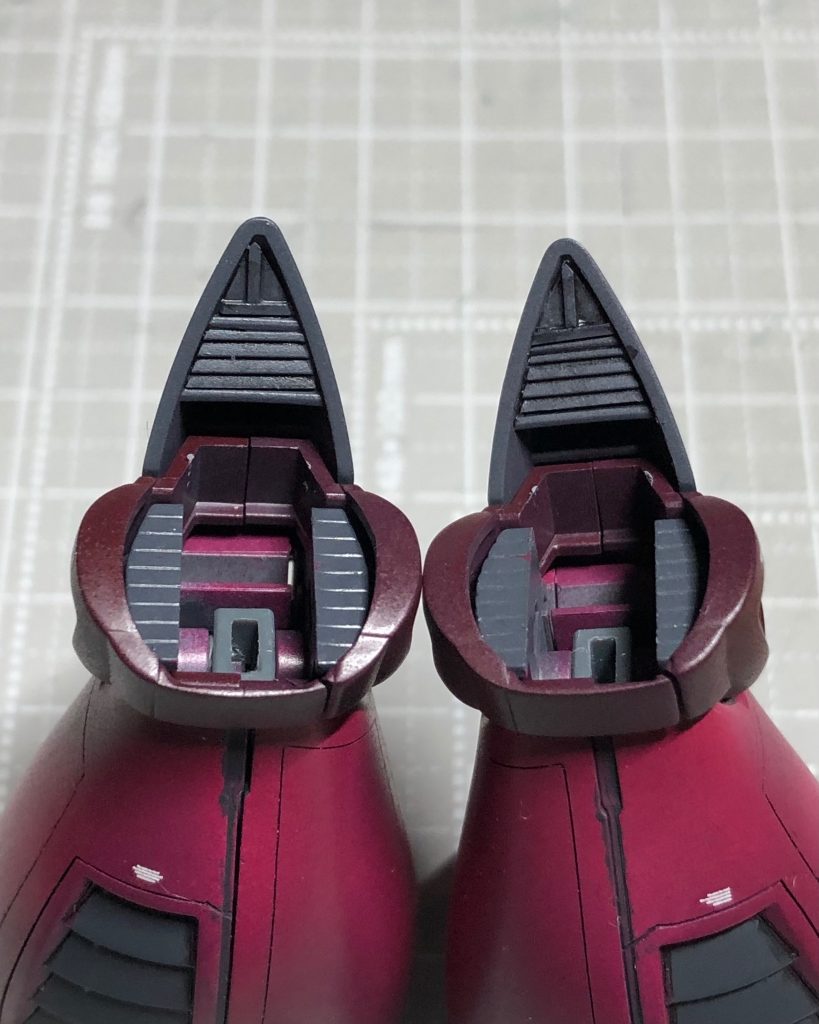 ひざアーマー裏、蓋をしました