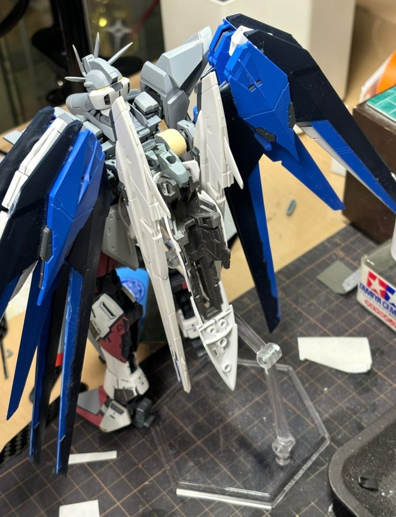 機種はウイングゼロのシールドです。ジャンクで稼働部を作ったので一応動きます。