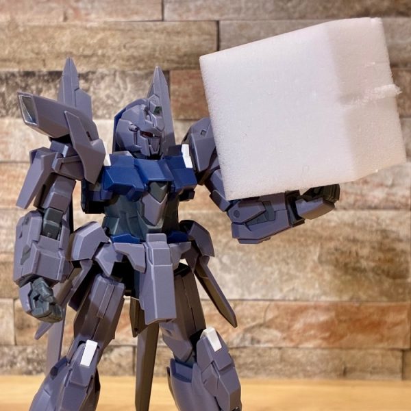 清掃の白いヤツとHGデルタプラス