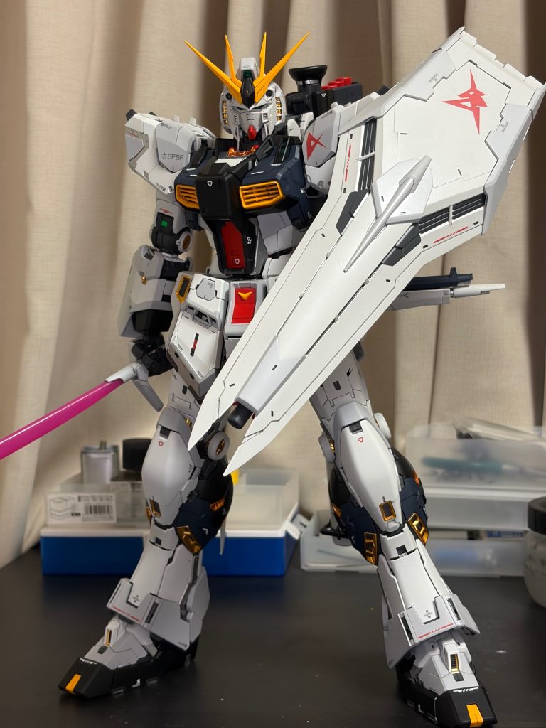 塗装してるのでガチャガチャ動かすのが怖すぎてポーズはこれしか撮ってません。