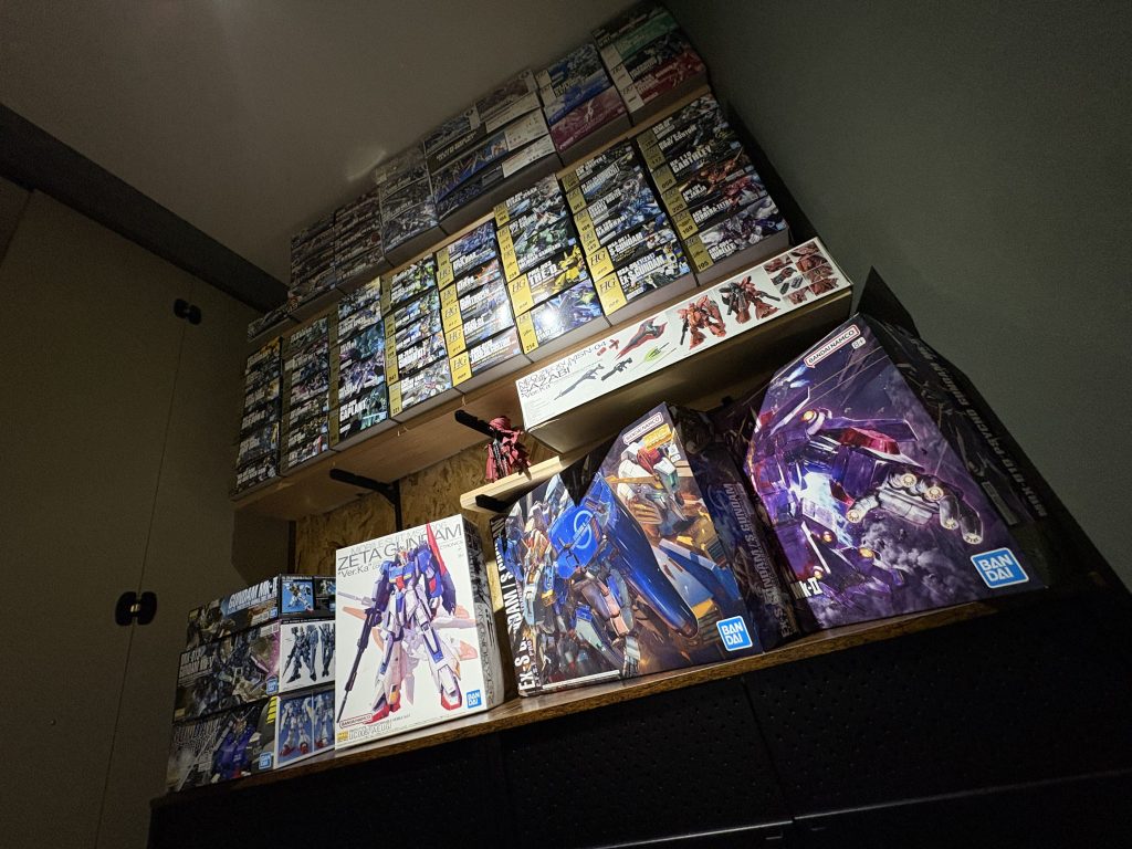 作品名：積む為に部屋まで作った男<p>年始の自宅リフォームに伴って、ウォークインクローゼットを模型スペースにしました(狂 デスク後方にホームセンターで可動棚を買ってきて自作。 幅160cmの大型棚をカフェ板(やたら安くて丈夫な奴)で壁いっぱいに作っています。 [&hellip;]</p>
