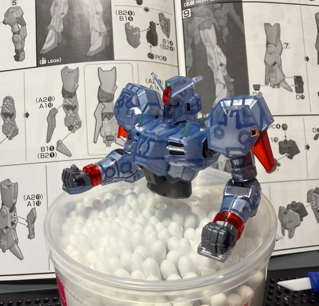 ガンダムマーカーエアブラシシステムだと奥まったところとかで塗り残しが出たけど案外目立たないものだなとコレやるならHGが適切だな