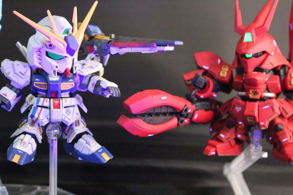 せっかくなのでνガンダムと並べて…