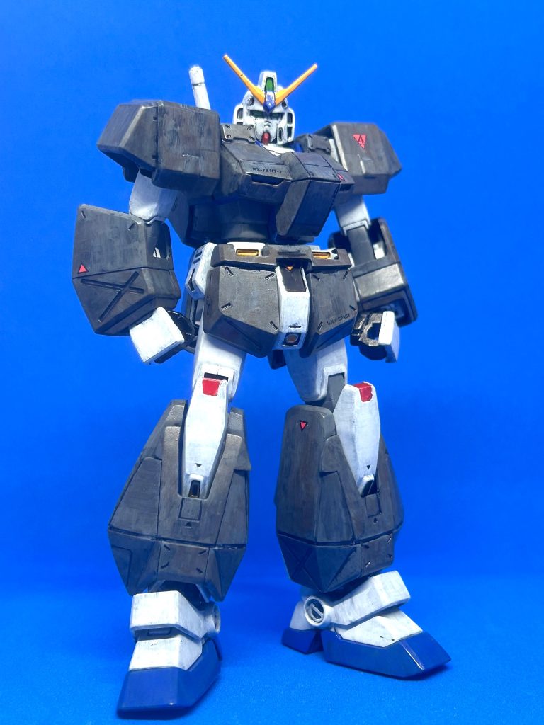 チョバムアーマーも装着させてみました。ちょっと汚しながら作っていたので使い古した感じがしますが作中ではあまりそういう感じではないですよね笑このマッシブな躯体がかっこいいですね〜ただ腰のアーマーがすぐ取れちゃうので撮るのも必死でした笑