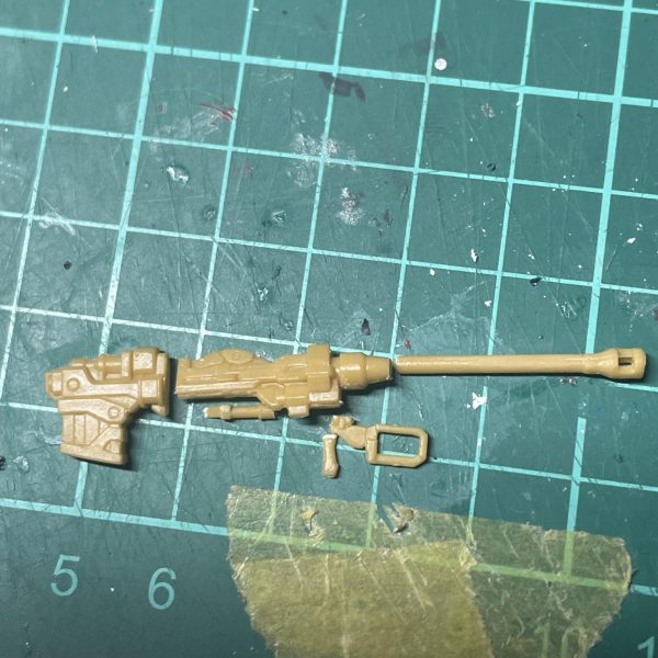 火炎放射器っぽい物をでっち上げてみました。ドーバーガン切り刻んで、3mmプラ棒穴開けてくっつけました。タンクはプラ板積層で。&nbsp;（3枚目）