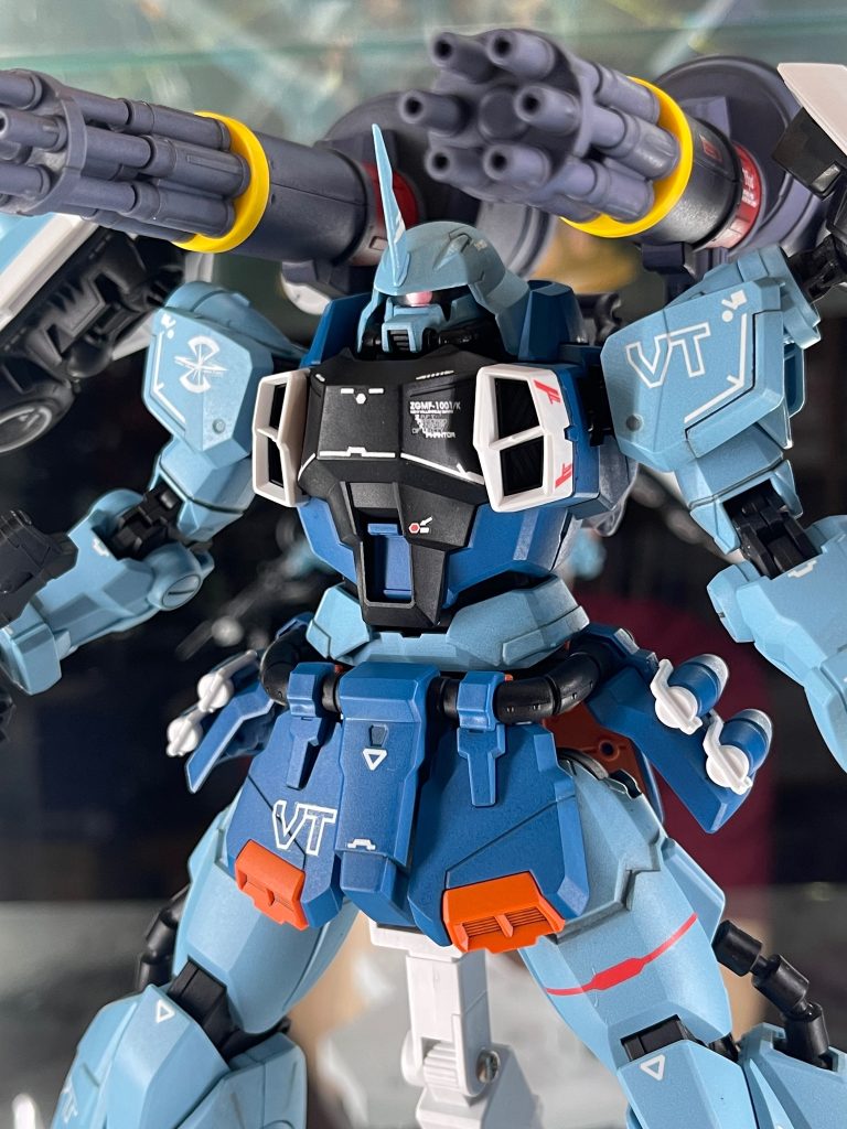 ハイドラ発射っぽい📸VTってなんの略なんですかね❓調べてもわからなかった。イザーク関連なのかザフト関連なのか、わかんないけどかっこいいから貼ってます。溝を跨ぐ時はマークソフターくんにがんばってもらってます。あ、左ももに塗料が飛び散った跡が🫆