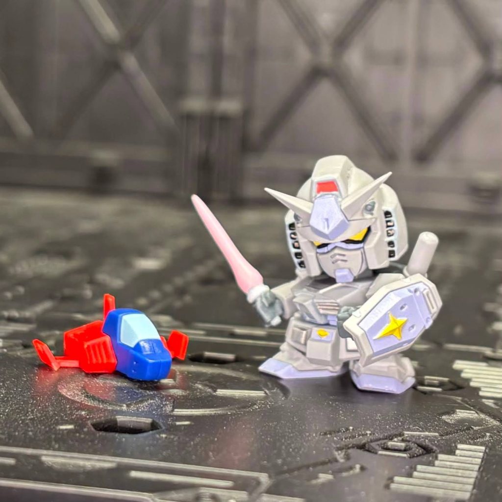 2個だけ買えたV作戦ビスケットからガンダムと武器セットが揃って出てくれたのでダブルバズーカの印象があるG-3カラーにしてみました
