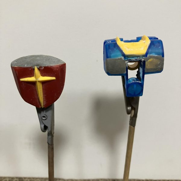 胴体の形が違い過ぎるので、どうしようかなとウチのEGガンダムを眺めていたら、新品やったら盾あるやん。って気づきました。（2枚目）