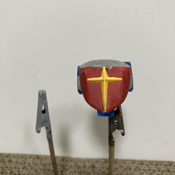 胴体の形が違い過ぎるので、どうしようかなとウチのEGガンダムを眺めていたら、新品やったら盾あるやん。って気づきました。（3枚目）