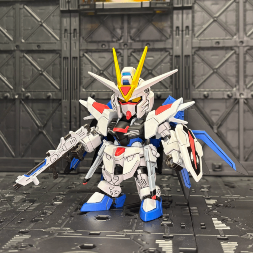 SDEXスタンダードからライジングフリーダムガンダムをフリーダムカラーで塗装してみました。HGでやってる人は居てもSDでやってる人があまり居なかったので
