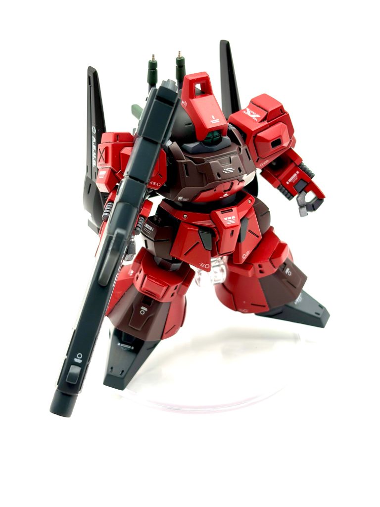 部分的にメタルパーツなどでディテールアップしています。色合いが各種グレード（HG、MG）によって異なっていましたので、部分ごとに細かく色分けしています。