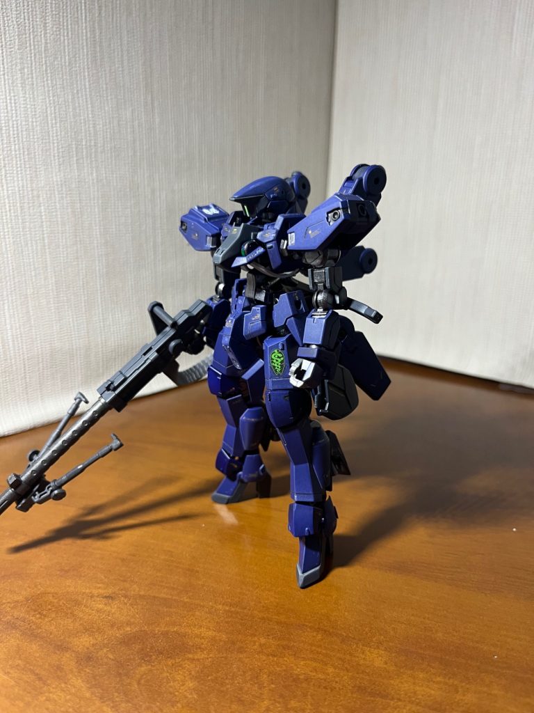 設定としてはファルク家の親衛隊仕様として、対阿頼耶識部隊としてます。重火器でダメージを与えて大型のアックスで狩ると言うスタイルを目指しました。