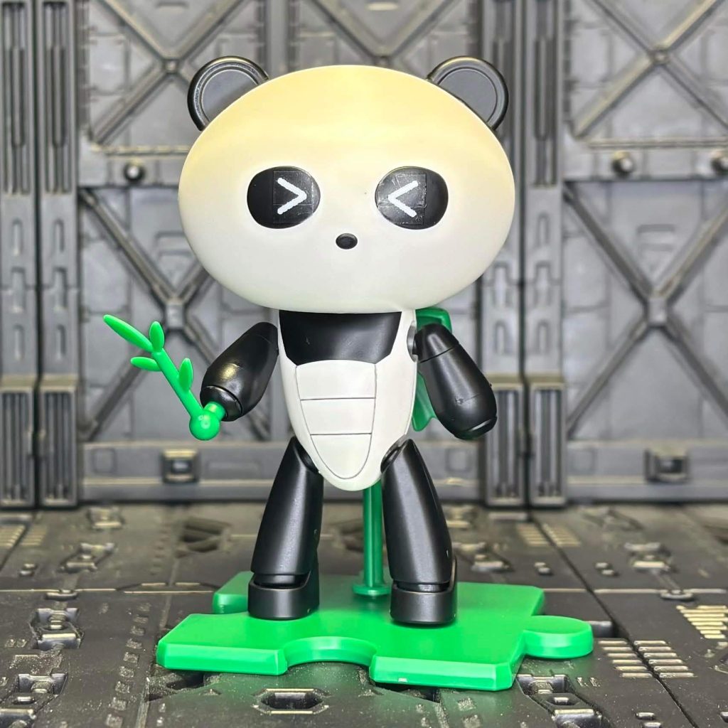 チャンネル登録していたVtuberの方が初ガンプラとして組んでいたパンダッガイを中古屋巡り中に発見したのでお迎えしました。目のシールが無かったのでテプラで代用してます。初ガンプラにプチッガイ系列は失敗しにくくて良いチョイスだなぁと思って観ていたらケロロ軍曹が好きだからとEGやHGすっ飛ばしてRGガンダムMK-ⅡケロロVer.を配信中に予約購入していたのにはビックリしましたｗｗ釣られて買っちゃったので届くのが楽しみです