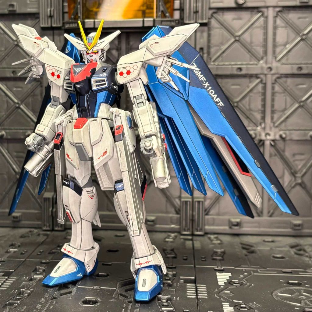 HGCEフリーダムをジャンクで安く購入出来たのと、昔付録で改造キットあったのを思い出したのでフリマサイトで購入、本来のフレイムフェーダーカラーは塗装が大変そうだったのでフリーダムカラーのまま仕上げました