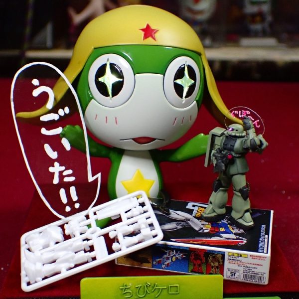 小さいザクⅡとちびケロ