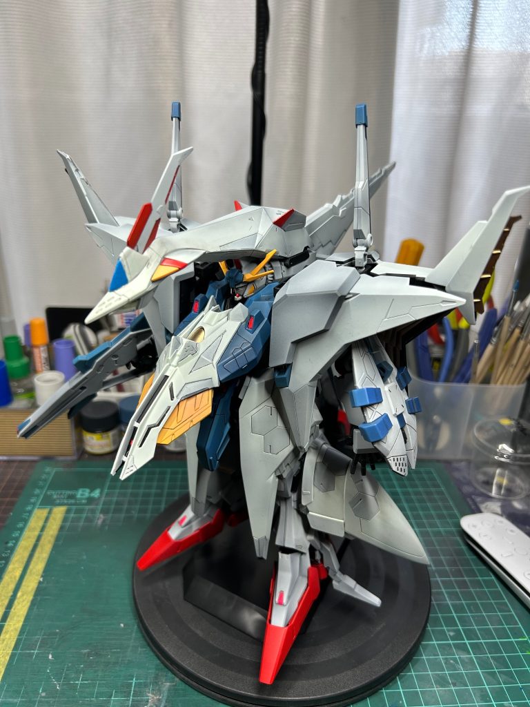 この状態からデカール等々手を加えました。