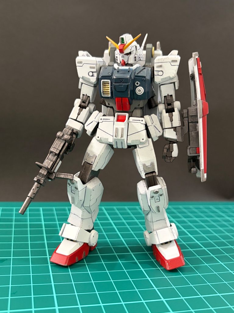 腕はガンダム【BEYOND GLOBAL】のモノに変更し、シールドも流用しました。可動域が微増したかな？うっすら汚しを入れています。&nbsp;