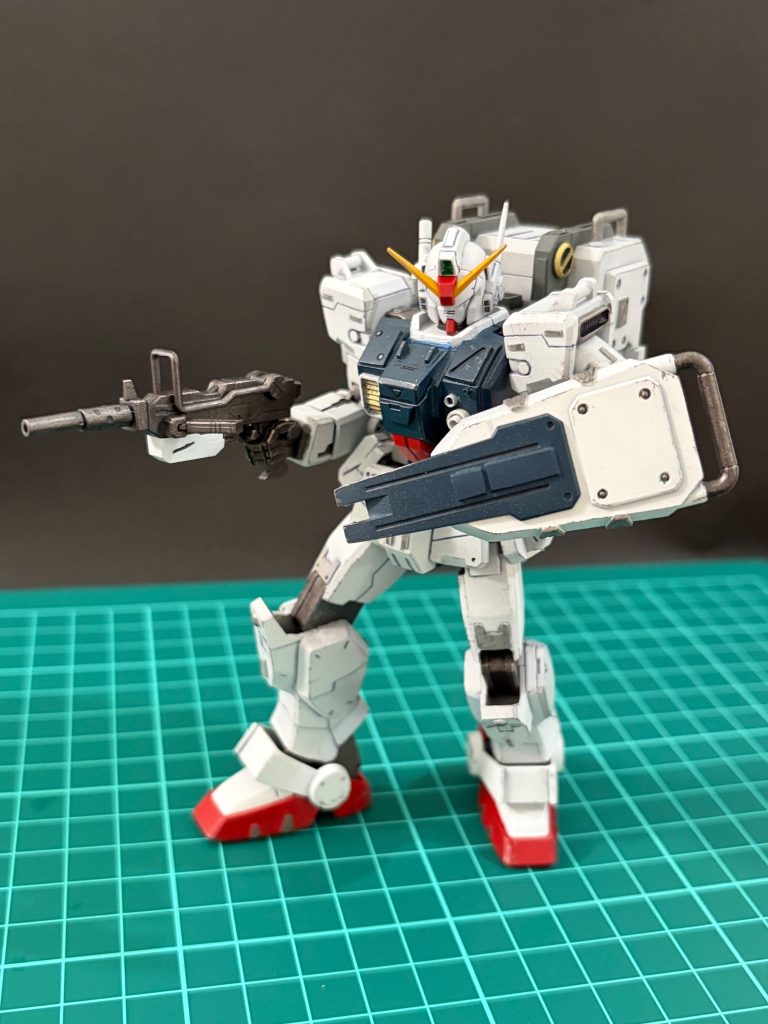 元のシールドもあります。シールやデカールが無いので部隊番号は無しで…。
