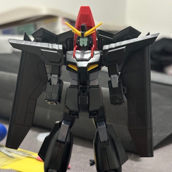 製作記録1仮組み。本体部分だけでもいくつか後ハメが必要そうなのでやってみました。スネ部分太ももと膝下部分を前後のABSで挟み込むのですが、膝下部分に干渉するので削って後ハメできるようにしました。隙間ができてしまったのですがこのままにするかプラ板を貼り付けるか少し考えます...笑頭部顔の接続部分のカットと干渉する部分をひたすら削っています。肩C字カットと干渉する部分を削りました。肩がグラグラになってしまったので組み上げる前に対策を考えようかと思います。後ハメに関してはいつもネットを参考にさせてもらうのですが、こやつに限ってはほとんど情報がないので完全な現物合わせです...w(1枚目)