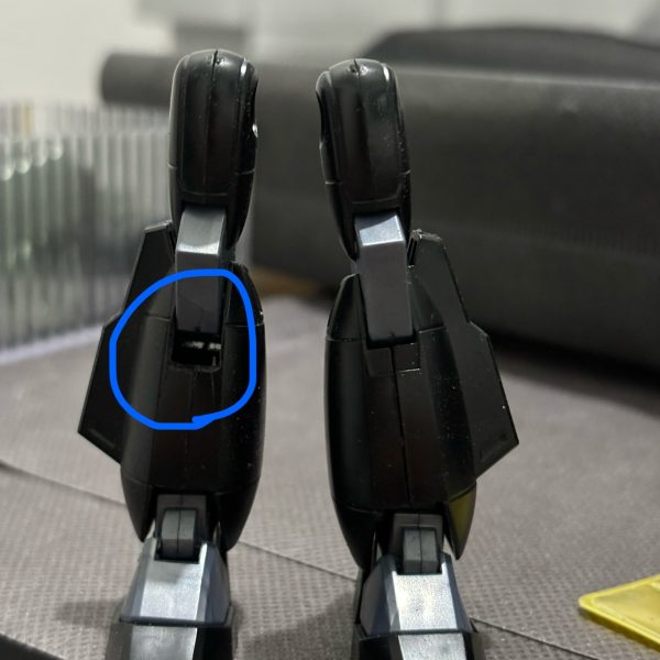製作記録1仮組み。本体部分だけでもいくつか後ハメが必要そうなのでやってみました。スネ部分太ももと膝下部分を前後のABSで挟み込むのですが、膝下部分に干渉するので削って後ハメできるようにしました。隙間ができてしまったのですがこのままにするかプラ板を貼り付けるか少し考えます...笑頭部顔の接続部分のカットと干渉する部分をひたすら削っています。肩C字カットと干渉する部分を削りました。肩がグラグラになってしまったので組み上げる前に対策を考えようかと思います。後ハメに関してはいつもネットを参考にさせてもらうのですが、こやつに限ってはほとんど情報がないので完全な現物合わせです...w(6枚目)