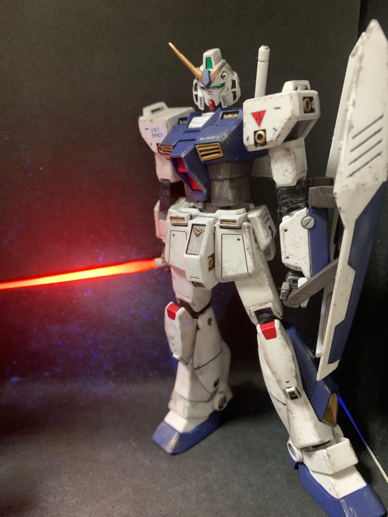 サーベルはクリアでは無いのでめちゃくちゃ久しぶりに蛍光ピンク塗りました。