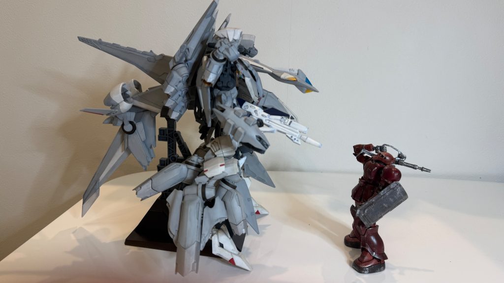 それにしてもオマエデッカイナ〜(zaku-kao4)