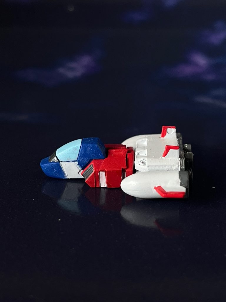 横から。粗々なのはご容赦ください(gundam-kao5)本体はプラ板重ねて、それっぽく削りました。タンク部分は飛行機模型のミサイルを短くしてます。翼はコアファイターの翼を再利用してます。前にも短い翼があるのですが省略…&nbsp;