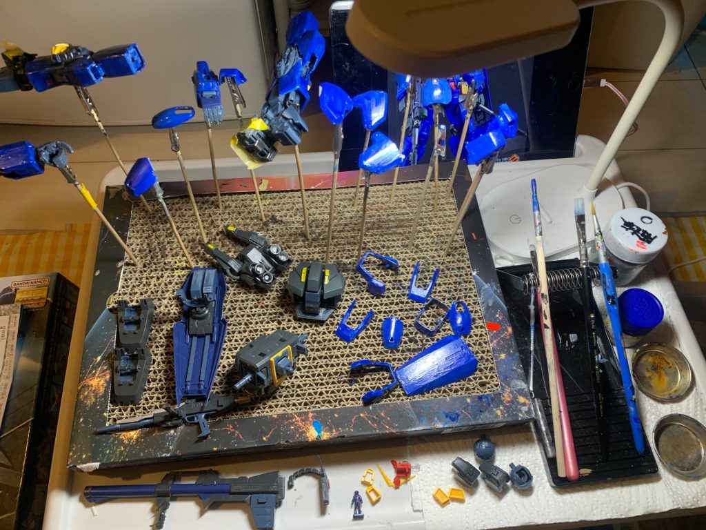 当初の自分には、エアーブラシなハードルが高かった為、🖌️塗りでしあげました。