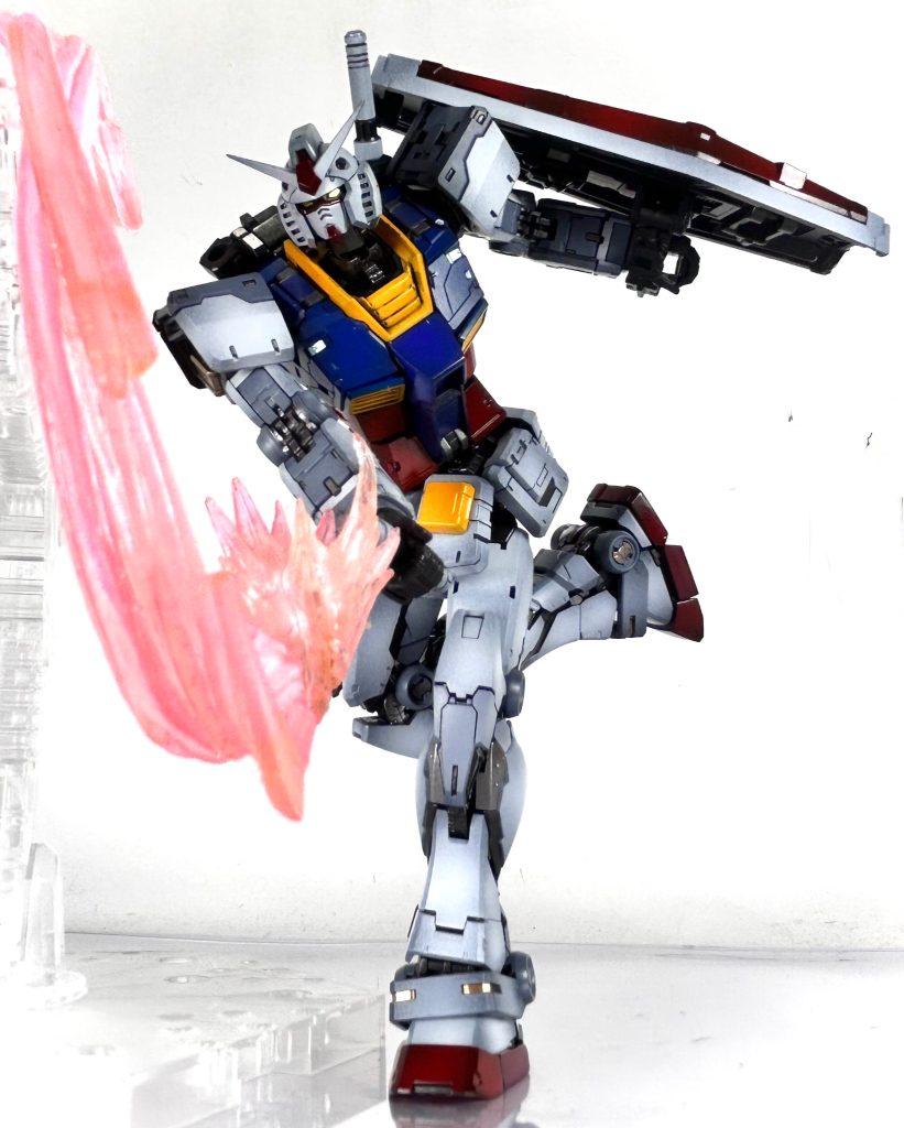MGガンダム2.0の箱絵ポージングでフィニッシュ‼️実はデカールを貼ろうとHG用 ガンダムオリジン04のデカールを買っていたのですが、組み終わりデカールを貼ろうと思っていた最中にRGガンダム2.0用水転写式デカールが発表されたんですよね笑デカールは来年そちらを貼りたいです✨&nbsp;ここに初めて投稿してから2年半。このガンダムで40作目と思うと感慨深いです。次は何を組もうか今からドキドキです✨41作目も気合い入れて楽しんで組んでいきますね(zaku-kao6)&nbsp;今回は以上です。ありがとうございました‼️