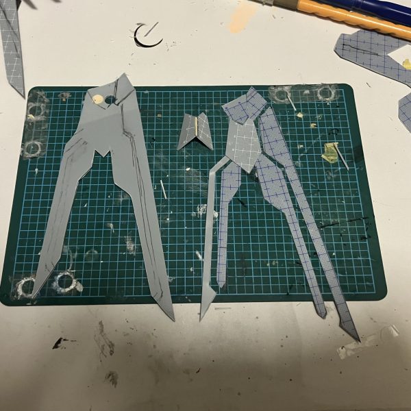 見切り発車で羽をプラ板で作ってみました。たぶんいい感じ！（3枚目）
