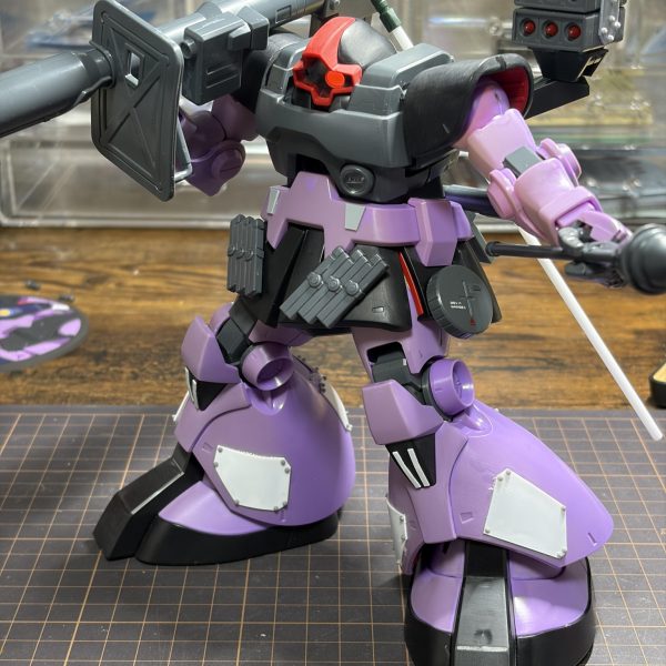 MGドム(ジオン残党軍仕様)の製作を進めました😊武器モリモリ＝男のロマンではないでしょうか…？☺️もう少し手を加えたら塗装していきたいと思います！（2枚目）
