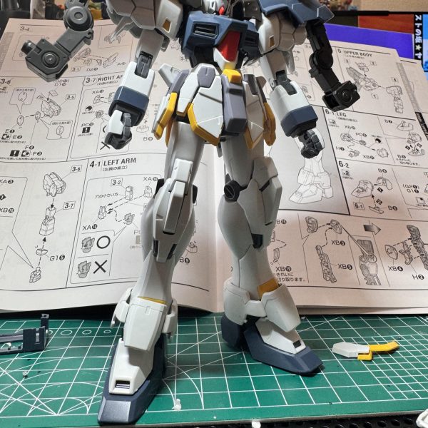 ヘビーアームズに続き、サンドロックを作りはじめました。ようやく仮組み終了です。この後は、ヤスリがけ(永遠のテーマ)とヒケの処理をしていこうかとおもってます。部分的にはまだ修行中の面出しエッジ出しをしていこうかと。&nbsp;（2枚目）
