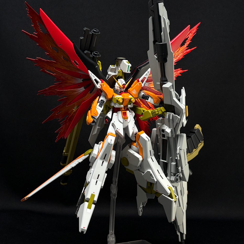 ガンプラは確かに自由に塗装できるものですが、何も考えずに塗装するのと、色の組み合わせや全体のバランスを考えて塗装するのとでは、完成したときの印象は大きく変わります。&nbsp;この記事をここまで読んでくださったあなたは、おそらくガンプラの塗装に対して、かなりの熱量を持っている方だと思います。&nbsp;だからこそ、塗料を「隠蔽力が高いから」「発色が良いから」といった性能だけで選ぶのではなく、実際に組み合わせたときに、どんな色の関係を作れるのかという視点も、ぜひ持ってみてください。&nbsp;色の組み合わせを考えながら塗料を選ぶようになると、同じ塗料でも、これまでとは違った表現ができるようになります。&nbsp;&nbsp;