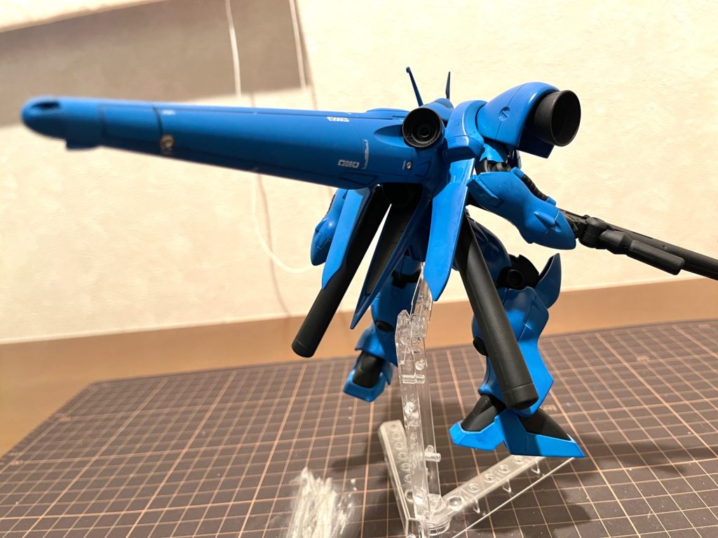 後ろから！ンァー！ロケットブースターがデカすぎますぅ…！！！！プロペラントタンクはブラックで塗装してます。
