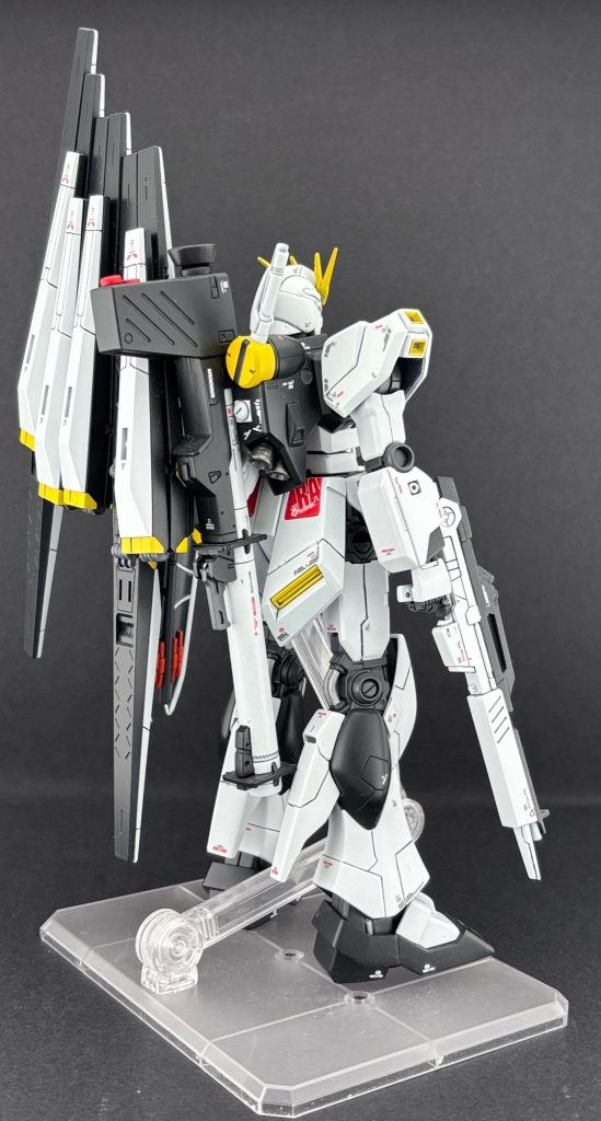 デカールは、本体と同じくRGの水転写デカールを使用しています。