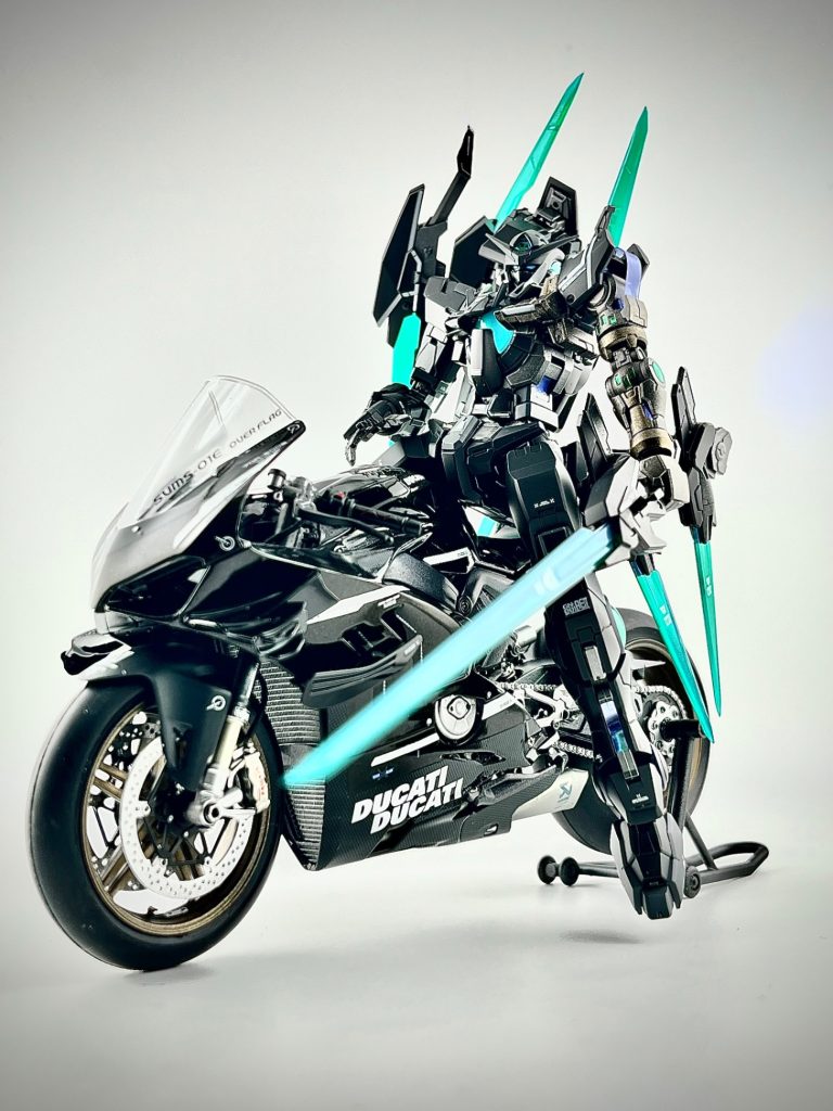 フレーム　クレオス:GXメタルブラック・ガイアスターブライトシルバー・ガイア:スターブライトシャンパンゴールドボディ　ガイア:黒サフ→ガイア:パールカッパーホイール　ガイア:パールカッパーちょっとわかりにくいんですが、クソデカカーボンデカールを頑張りました🤩曲面マジムズ。。