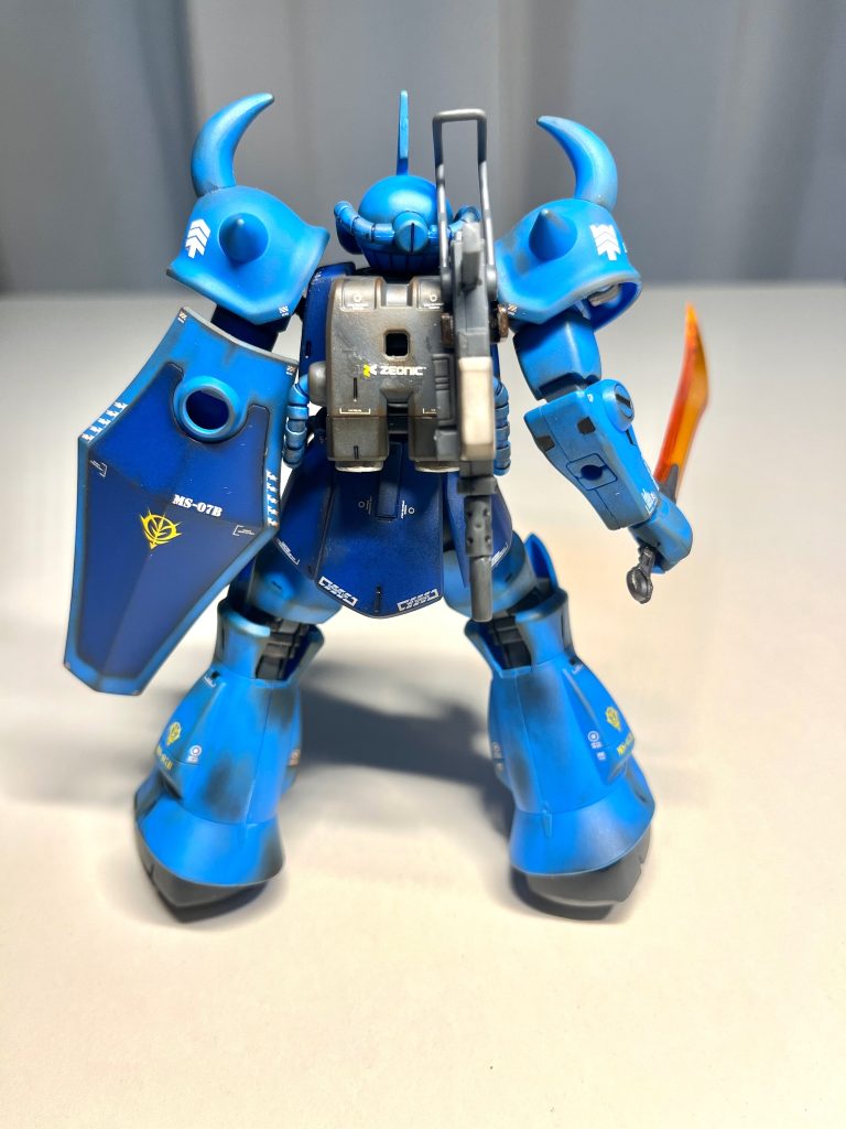 後ろから！そもそもこれラルじゃなくてレンチェフ機を想像して作りました。レンチェフはグフと陸ジム好きだから、二つともいいとこ取りしてあげたんだよ！レンチェフはガタイのいい女の子なんだよ！
