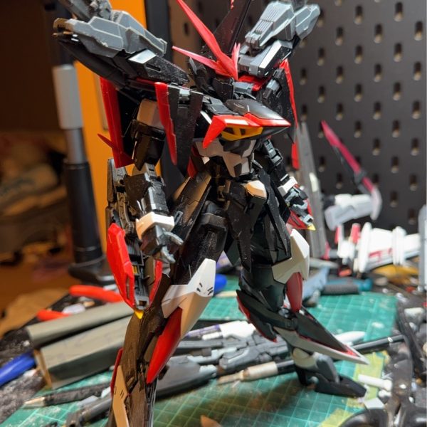 エクリプス2号機の進行大体形にはなってきたので改造は終えて、ディテールアップしてこうと思います。来月末には完成させたい、、（2枚目）