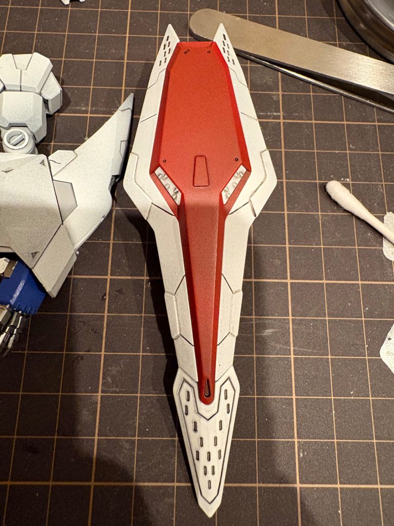 あと個人的には、このシールド。クスィーガンダムのサイズに合ってない様に思います。少し小さい。サザビーほど大きくなくてもいいけど、少しミスマッチかなとも。形は好きなので手に持たせる様にはしてます🤨