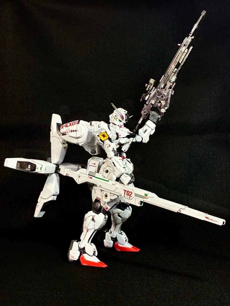 左手に装備してるのはHGシナンジュのライフルです
