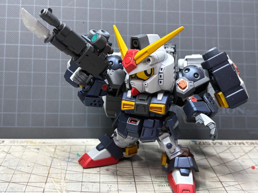 偉大なSDガンダムモデラーの先輩方が、様々なSDガンダムを今風に作っている中で、キャプテンガンダムをはじめジーアームズってあまり作っている人を見ないなって思ったのが製作のきっかけでした。めちゃくちゃカッコいい天零も、めちゃくちゃカッコいい荒鬼もみんな作ってる、だったら俺が世代的にブッ刺さってて、あまり手をつけられていないのは何か？って考えてキャプテンしかない！！って感じでした。