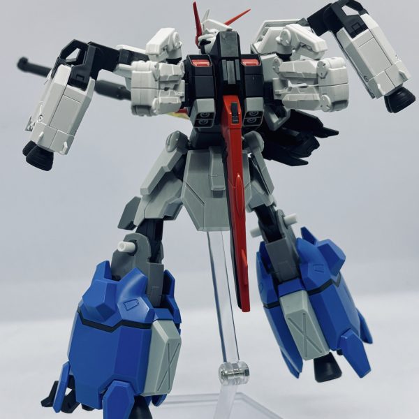 HGムラサメ改を使用してオオツキガタ改ハミングバード風を制作しています。M1Aアストレイ、オオツキガタの流れを汲む機体の特殊仕様という設定です脚部は丸ごとブースターに換装している設定で膝から下はグスタフカール00型のものを使用肩部と背部には万博ガンダムのブースターとサブアームを装備、サブアームにはサーベルを付けてMA形態でもすれ違いざまに切り付けられるようにする予定機首のシールドにはバルバトスの滑空砲を取り付け、ZプラスC1モチーフなのでビームスマートガンでも良いですがオオツキガタの派生なので肩のレールガンを移植したという設定です&nbsp;（2枚目）