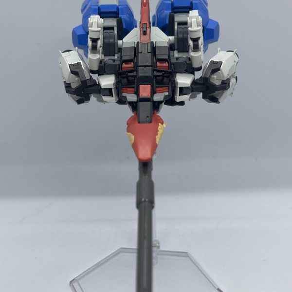 HGムラサメ改を使用してオオツキガタ改ハミングバード風を制作しています。M1Aアストレイ、オオツキガタの流れを汲む機体の特殊仕様という設定です脚部は丸ごとブースターに換装している設定で膝から下はグスタフカール00型のものを使用肩部と背部には万博ガンダムのブースターとサブアームを装備、サブアームにはサーベルを付けてMA形態でもすれ違いざまに切り付けられるようにする予定機首のシールドにはバルバトスの滑空砲を取り付け、ZプラスC1モチーフなのでビームスマートガンでも良いですがオオツキガタの派生なので肩のレールガンを移植したという設定です&nbsp;（5枚目）