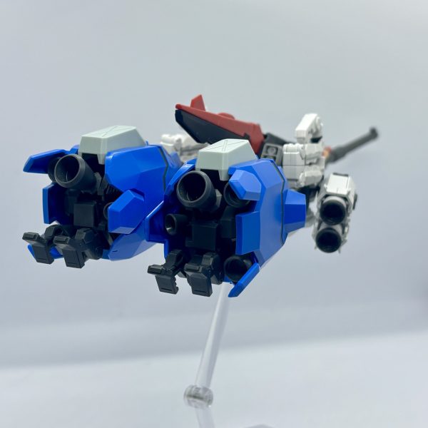HGムラサメ改を使用してオオツキガタ改ハミングバード風を制作しています。M1Aアストレイ、オオツキガタの流れを汲む機体の特殊仕様という設定です脚部は丸ごとブースターに換装している設定で膝から下はグスタフカール00型のものを使用肩部と背部には万博ガンダムのブースターとサブアームを装備、サブアームにはサーベルを付けてMA形態でもすれ違いざまに切り付けられるようにする予定機首のシールドにはバルバトスの滑空砲を取り付け、ZプラスC1モチーフなのでビームスマートガンでも良いですがオオツキガタの派生なので肩のレールガンを移植したという設定です&nbsp;（4枚目）